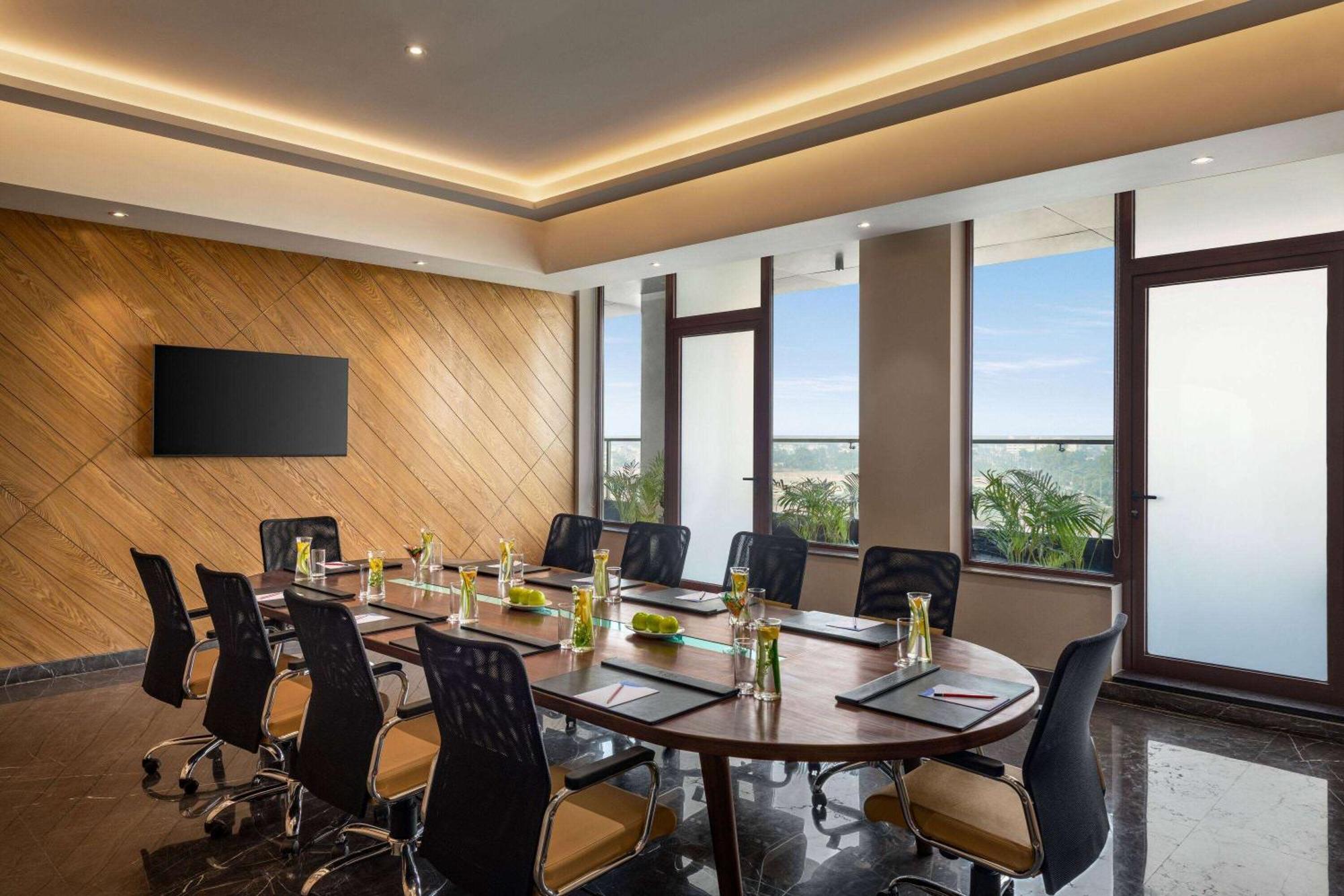 Ramada Encore By Wyndham Amritsar Airport Extérieur photo