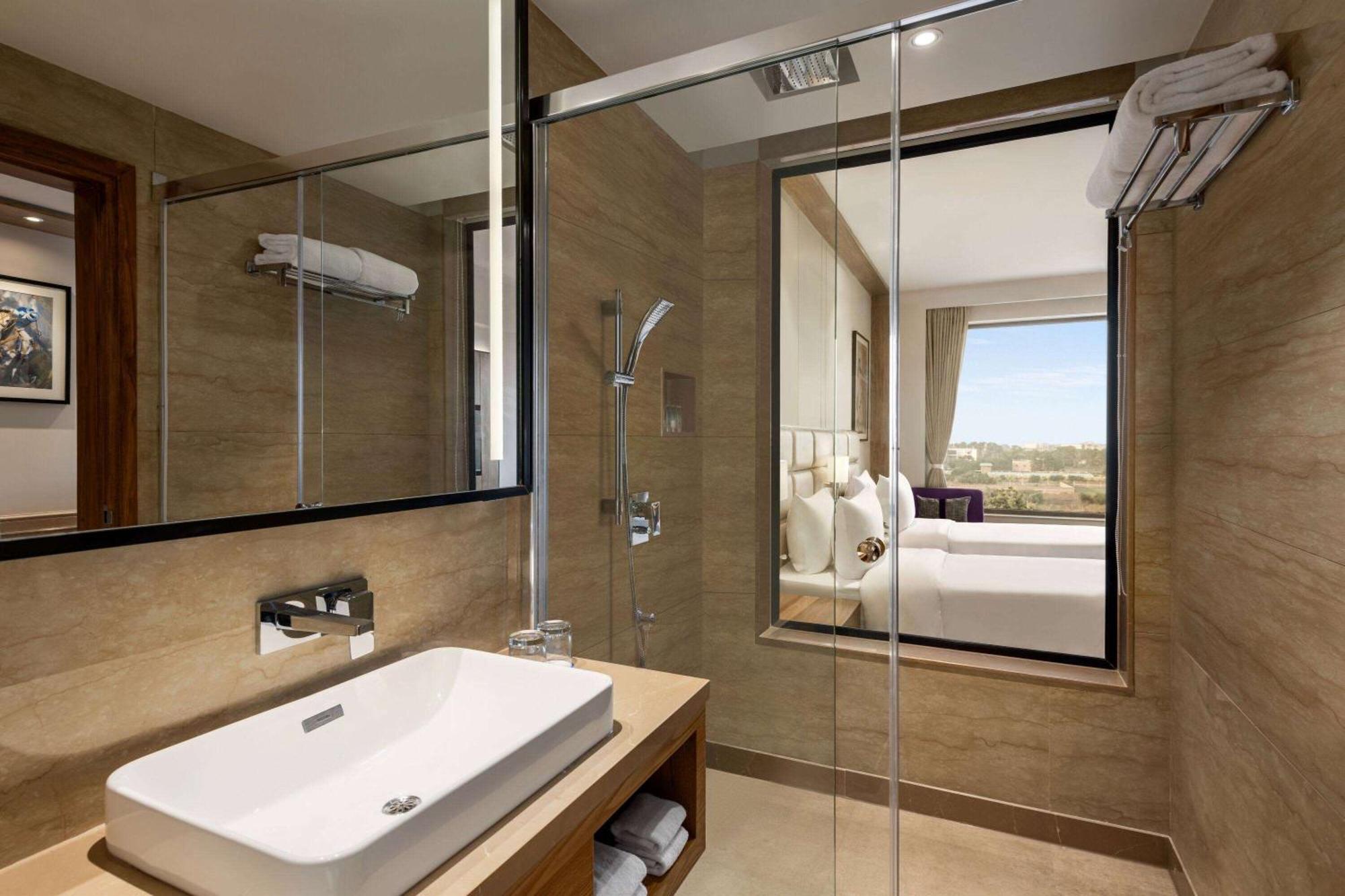 Ramada Encore By Wyndham Amritsar Airport Extérieur photo