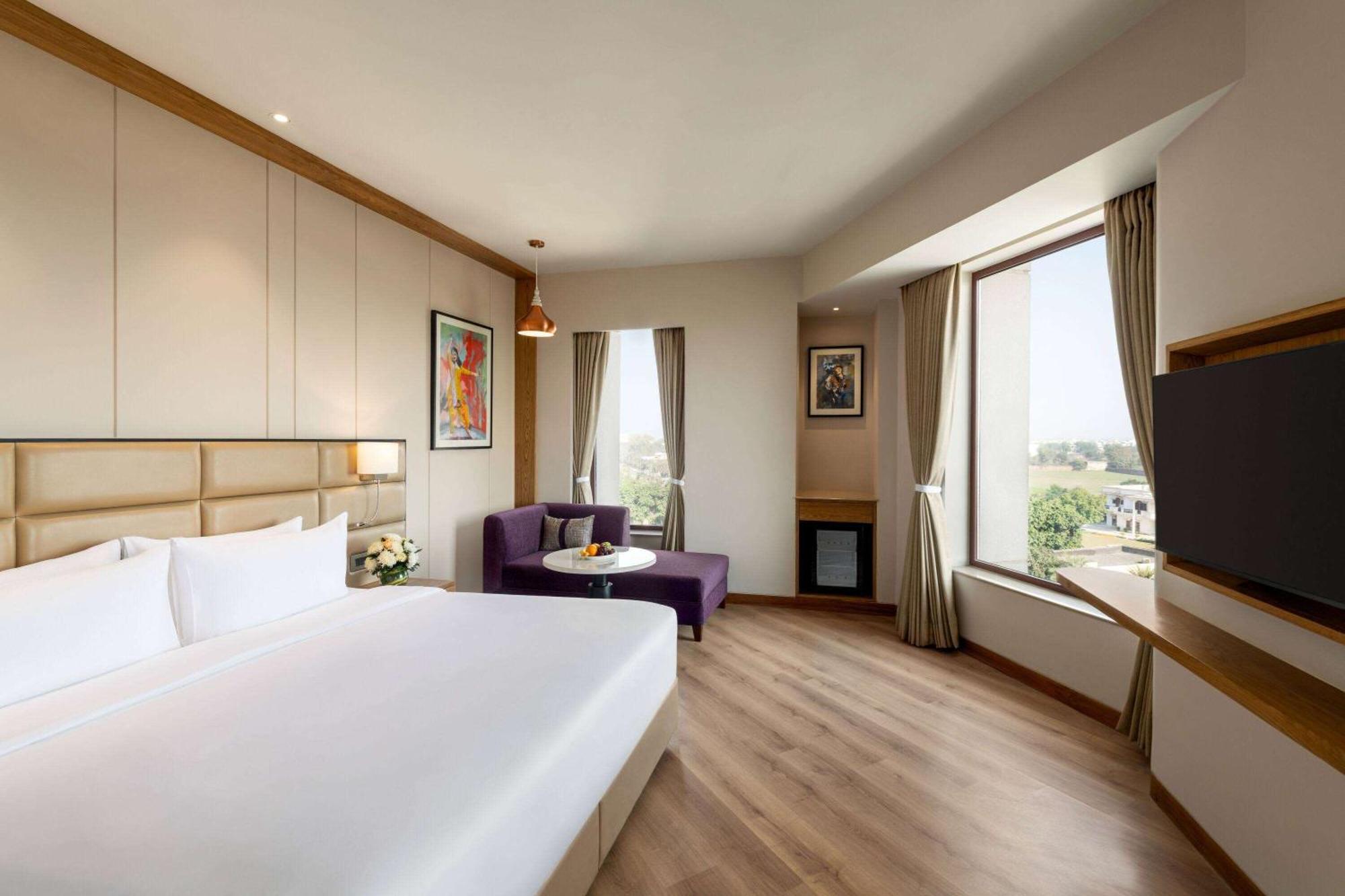 Ramada Encore By Wyndham Amritsar Airport Extérieur photo