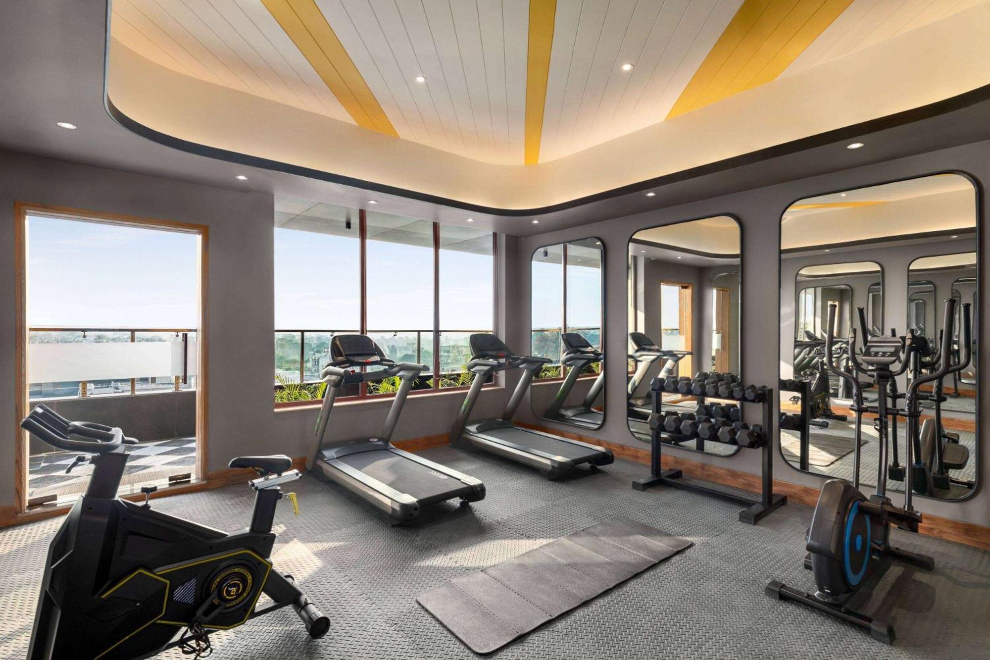 Ramada Encore By Wyndham Amritsar Airport Extérieur photo